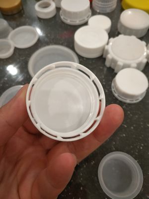 Ακίνδυνα για τα παιδιά 38mm πλαστικά καλύμματα κεφαλών κοχλίου ISO9001 μπουκαλιών PE πλαστικά